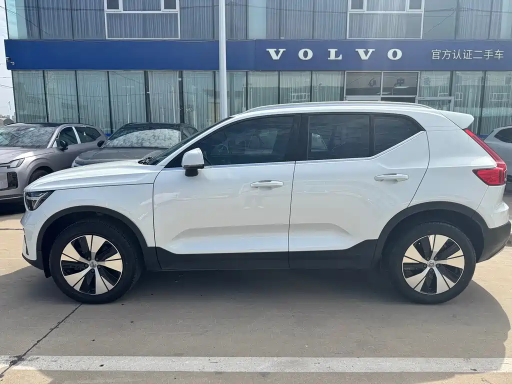 Volvo XC40 — миниатюра 3