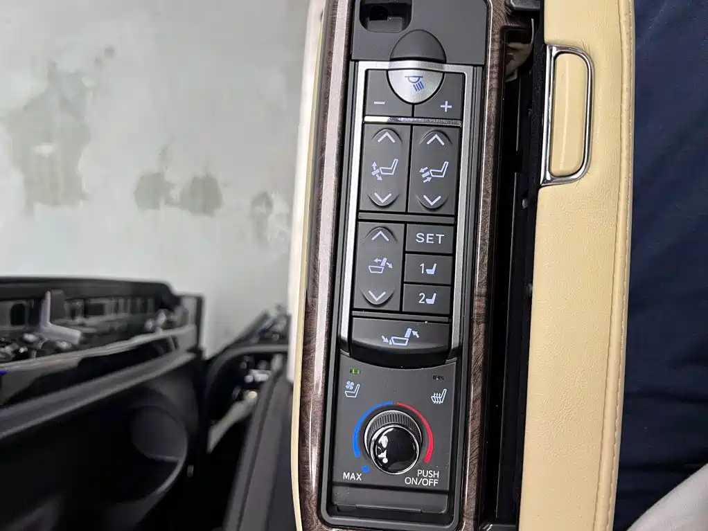 Toyota Vellfire — миниатюра 18