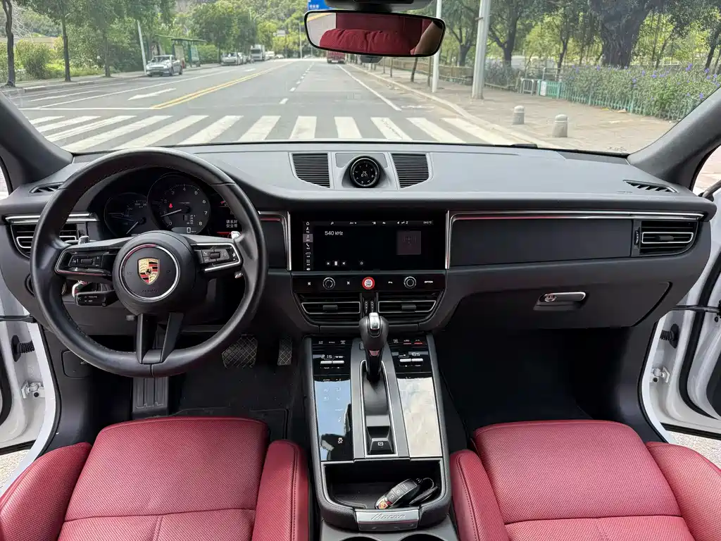 Porsche Macan — миниатюра 8