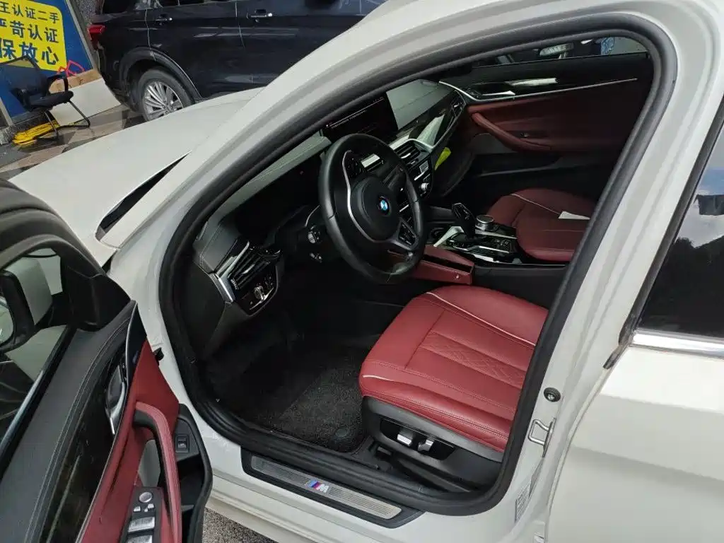 BMW 5 Series — миниатюра 6