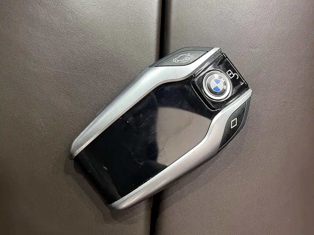 BMW 7 Series — миниатюра 12