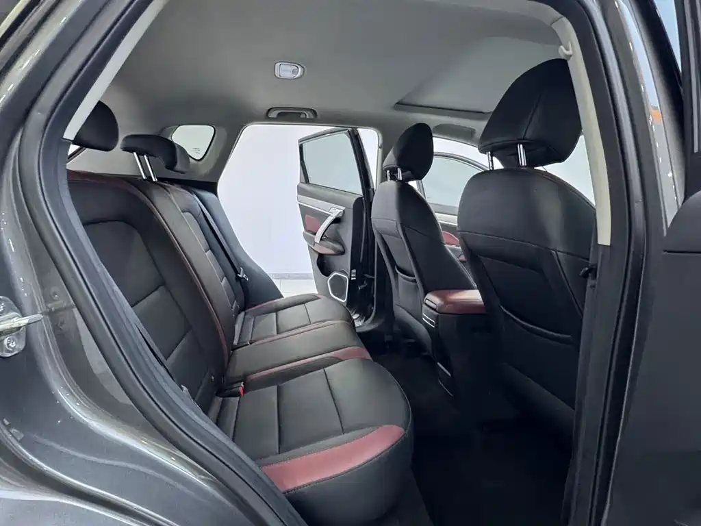 Geely Binyue — миниатюра 11