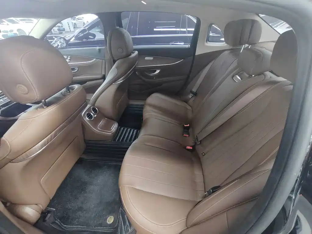 Mercedes-Benz E-Class — миниатюра 10