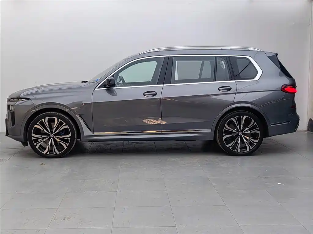 BMW X7 M60i — миниатюра 3