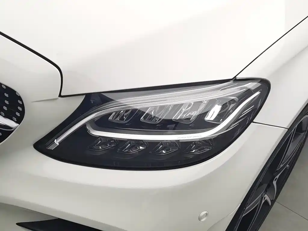 Mercedes-Benz C-Class — миниатюра 7