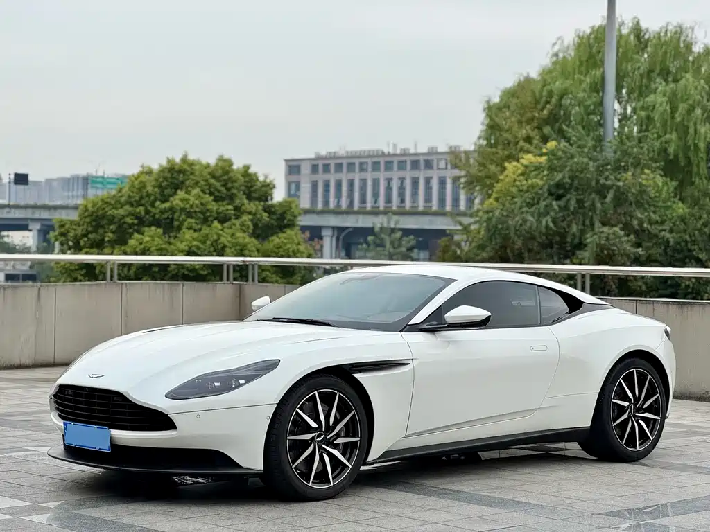 Aston Martin DB11 2019