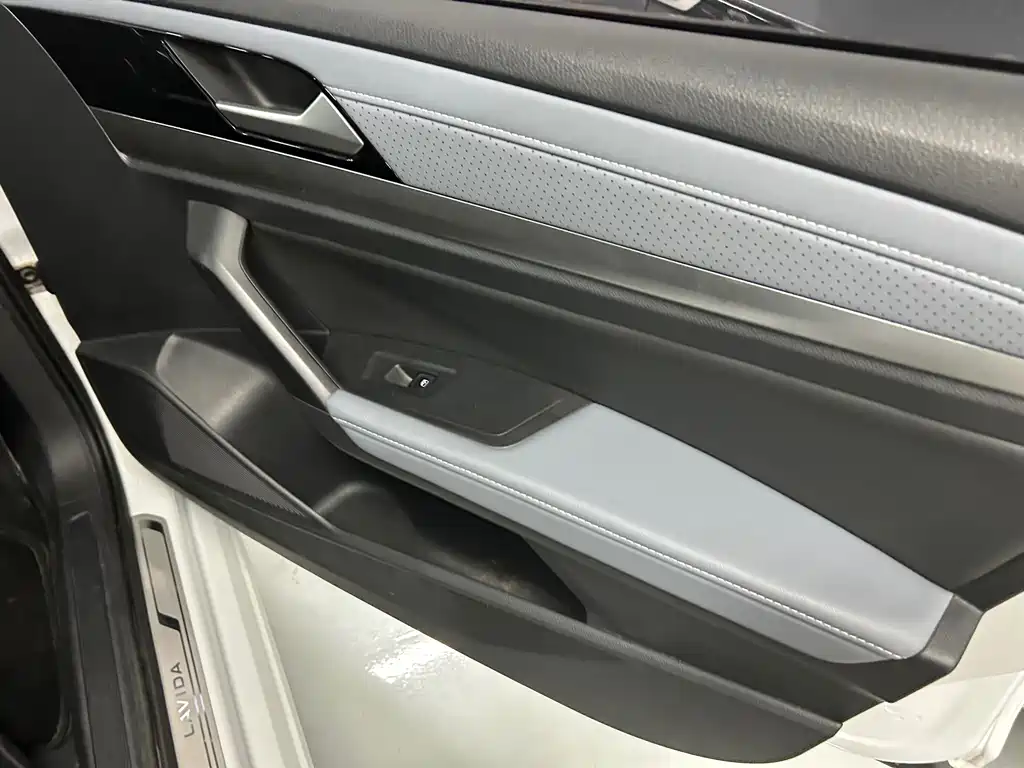 Volkswagen Lavida — миниатюра 5