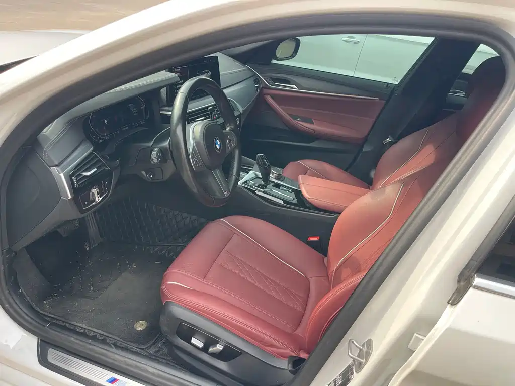 BMW 5 Series — миниатюра 9