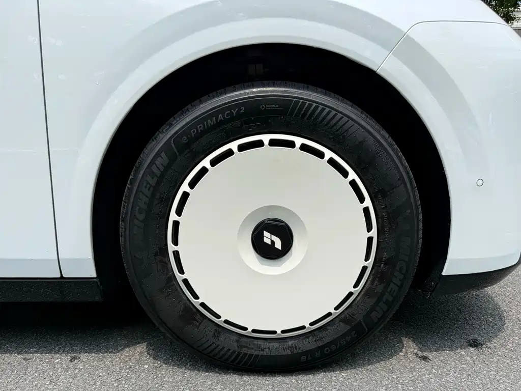 Li Auto Li MEGA — миниатюра 9