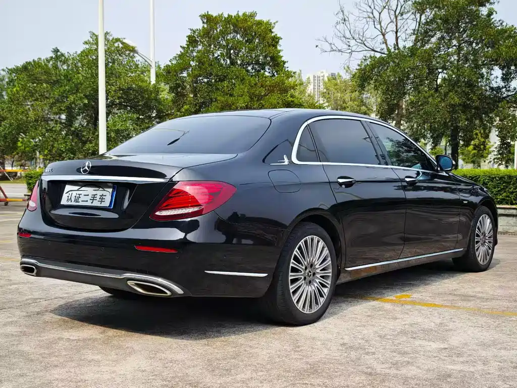Mercedes-Benz E-Class — миниатюра 13