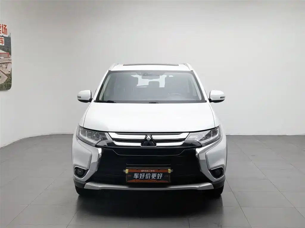 Mitsubishi Outlander 2018 2.4L Elite 5 мест