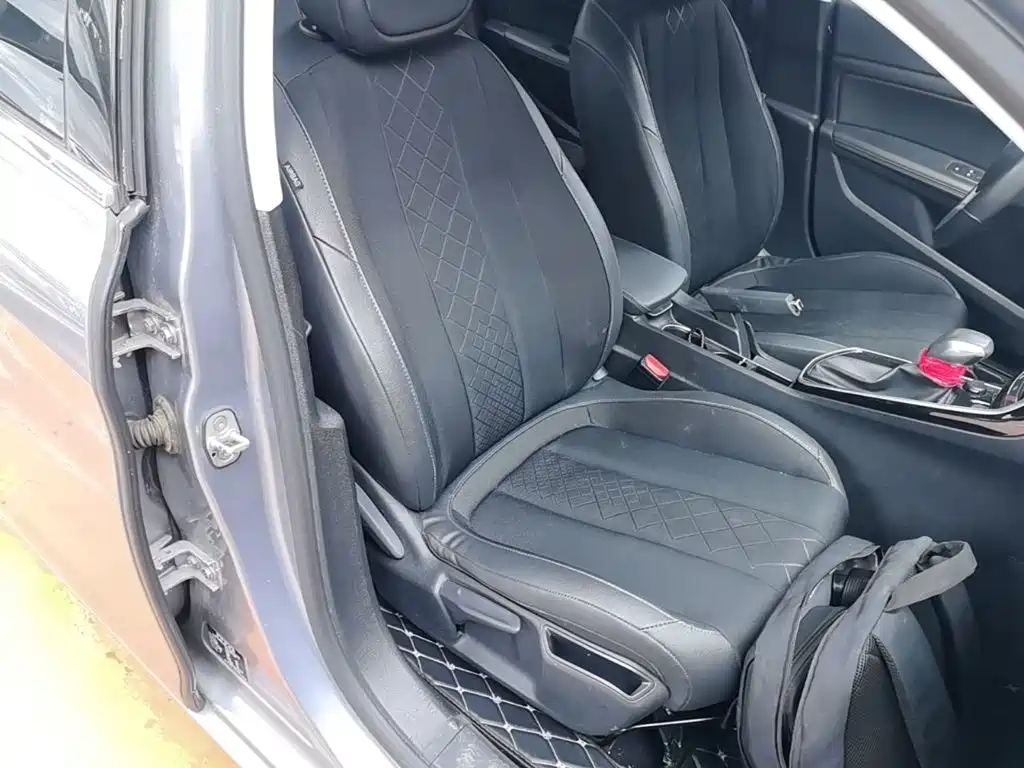 Peugeot 308 — миниатюра 25