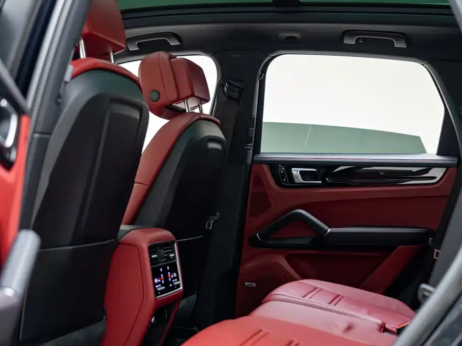Porsche Cayenne — миниатюра 12
