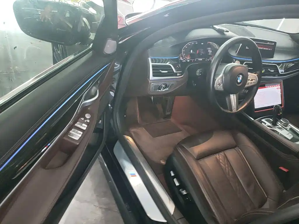 BMW 7 Series — миниатюра 16
