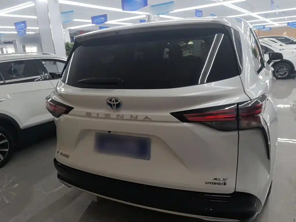 Toyota Sienna — миниатюра 6