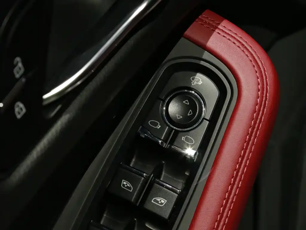 Porsche Macan — миниатюра 16