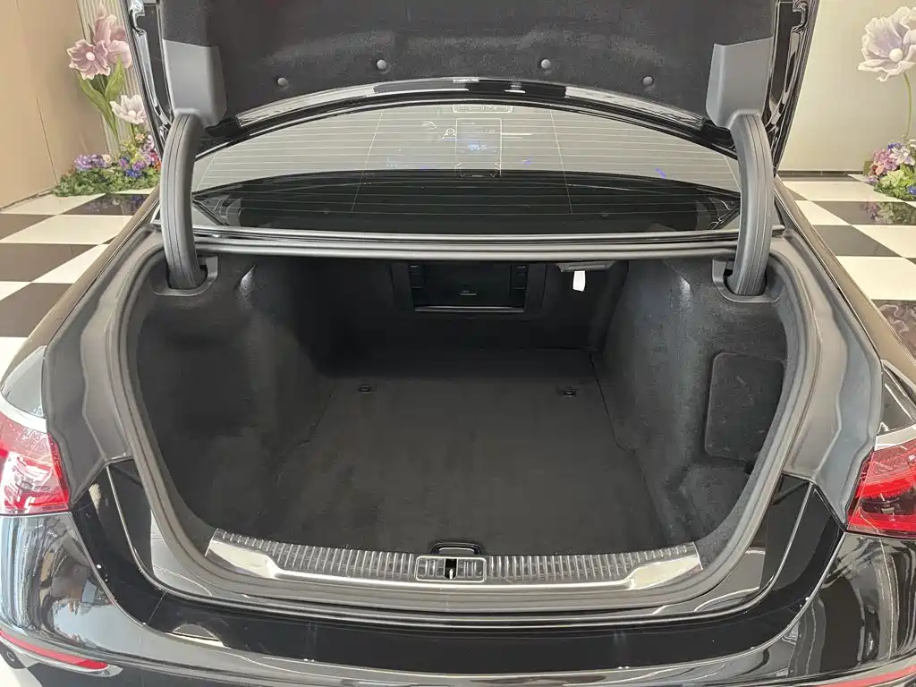 Mercedes-Benz S-Class — миниатюра 13