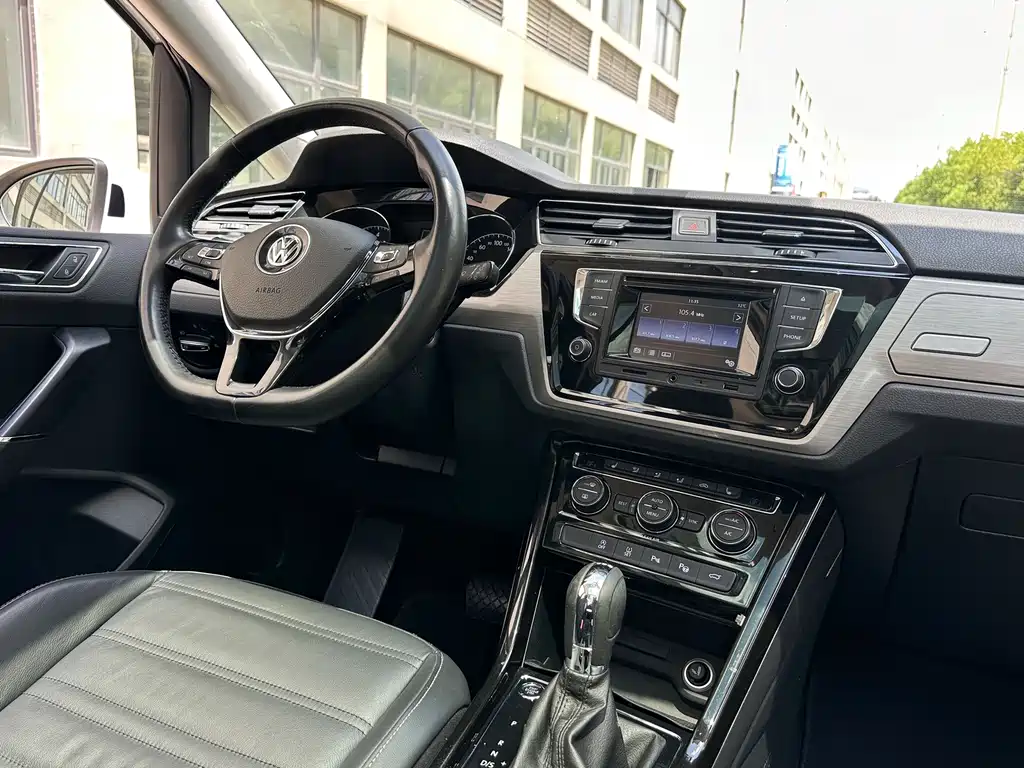 Volkswagen Touran — миниатюра 7