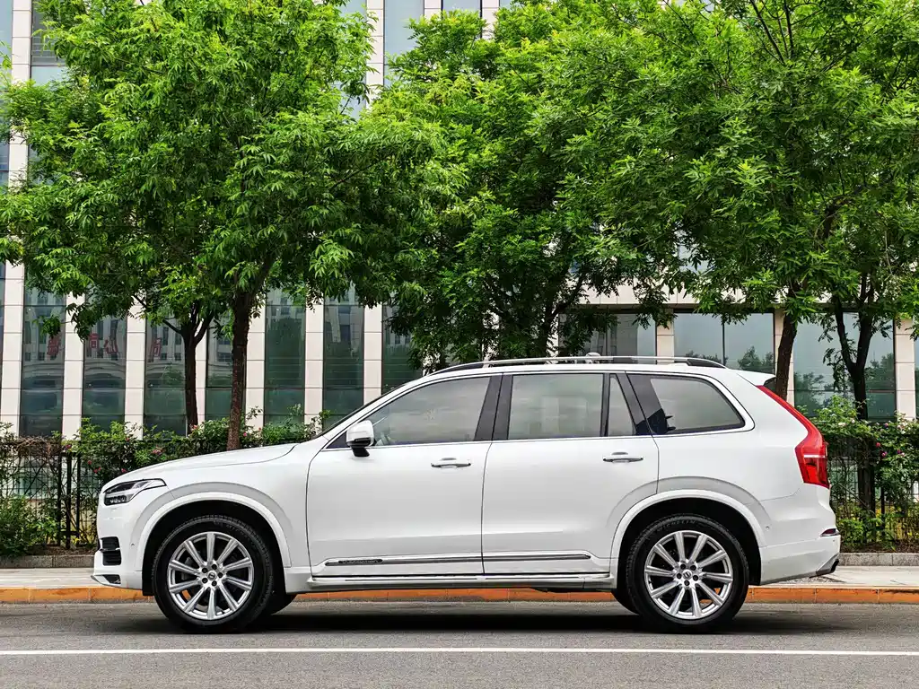 Volvo XC90 2015 T6 7 мест