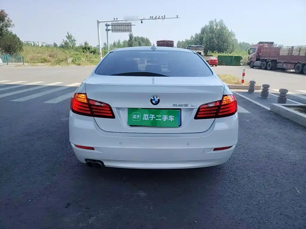 BMW 5 Series — миниатюра 6
