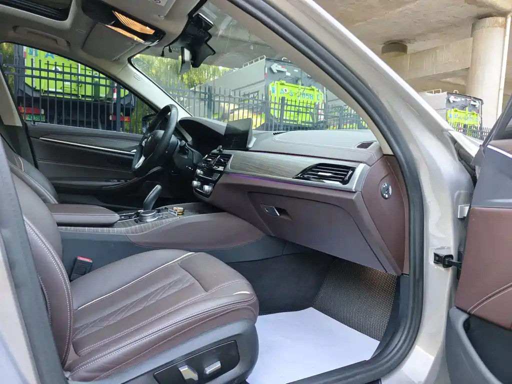 BMW 5 Series New Energy — миниатюра 26