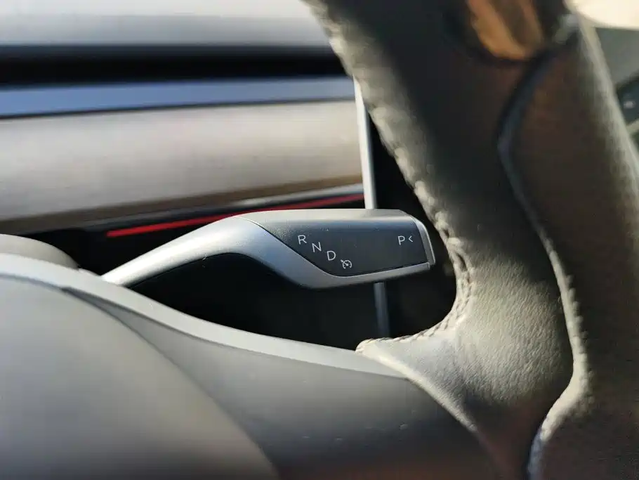 Tesla Model Y — миниатюра 16