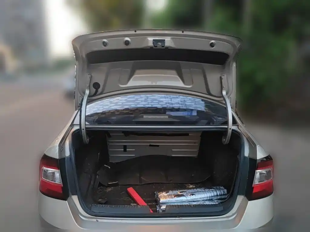 Skoda Rapid — миниатюра 10
