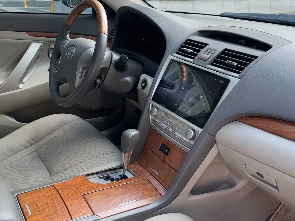 Toyota Camry — миниатюра 17