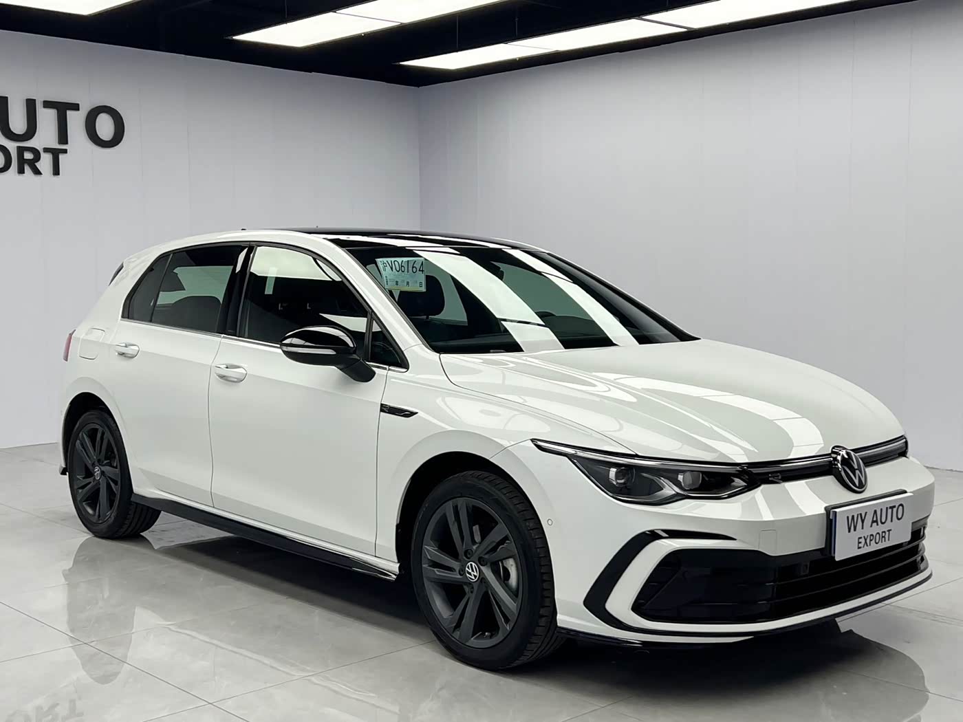 Volkswagen Golf 1.4 л 2022 г. Белый, пробег 46000 км
