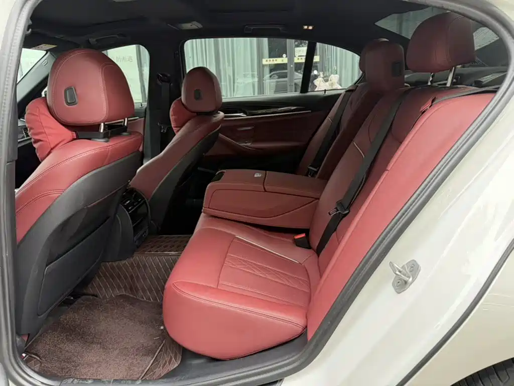 BMW 5 Series — миниатюра 10