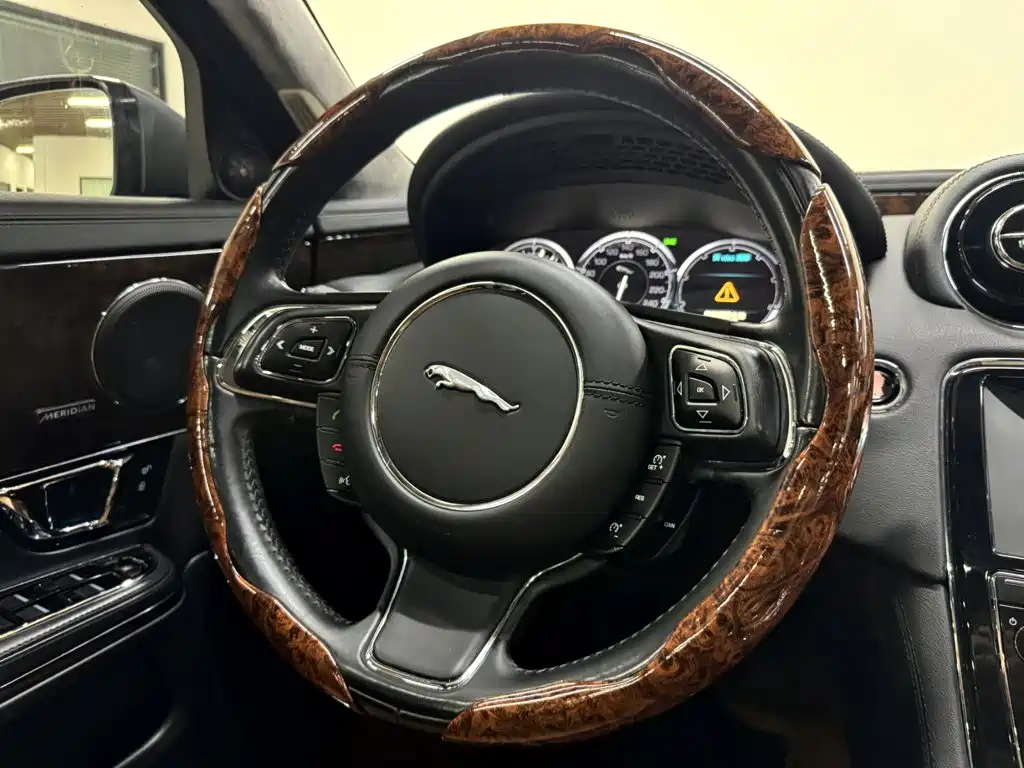 Jaguar XJ — миниатюра 15