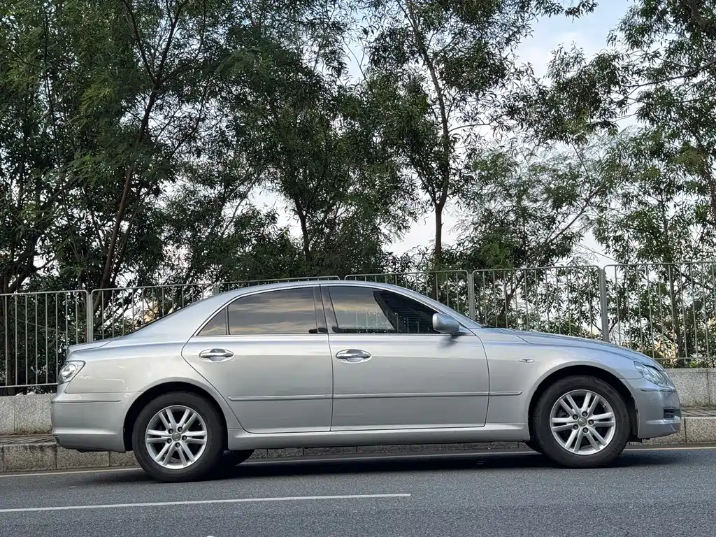 Toyota Reiz — миниатюра 7