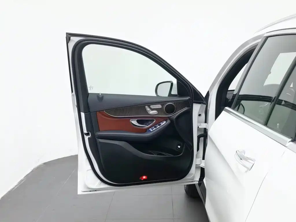 Mercedes-Benz GLC — миниатюра 8