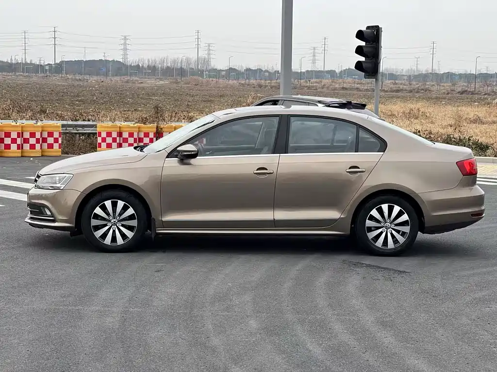 Volkswagen Sagitar 2017 1.6L AT Comfort