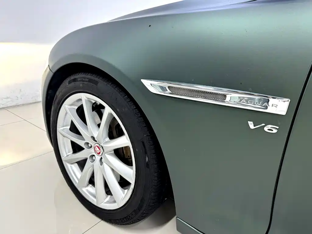 Jaguar XJ — миниатюра 9
