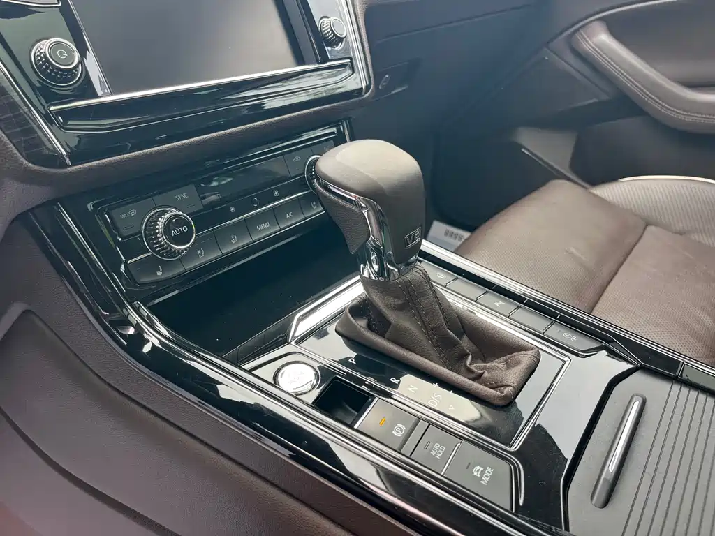 Volkswagen Phideon 2016 480 V6