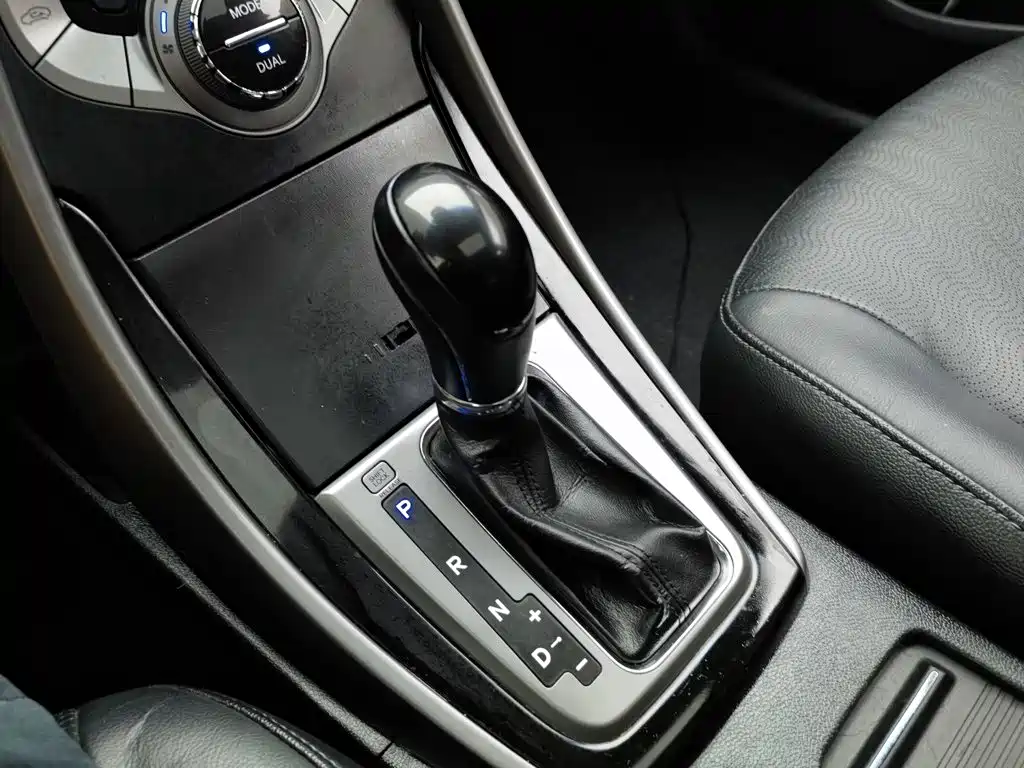 Hyundai Elantra Langdong — миниатюра 13