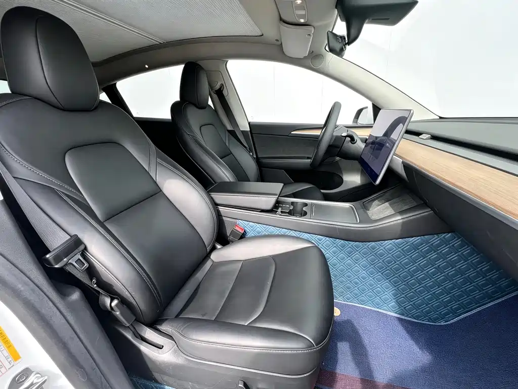 Tesla Model Y — миниатюра 13