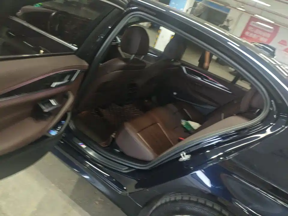 BMW 5 Series — миниатюра 6