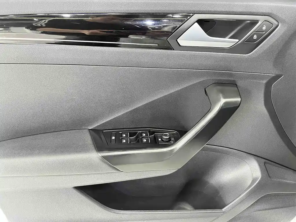 Volkswagen T-Roc 2022 280TSI DSG PLUS