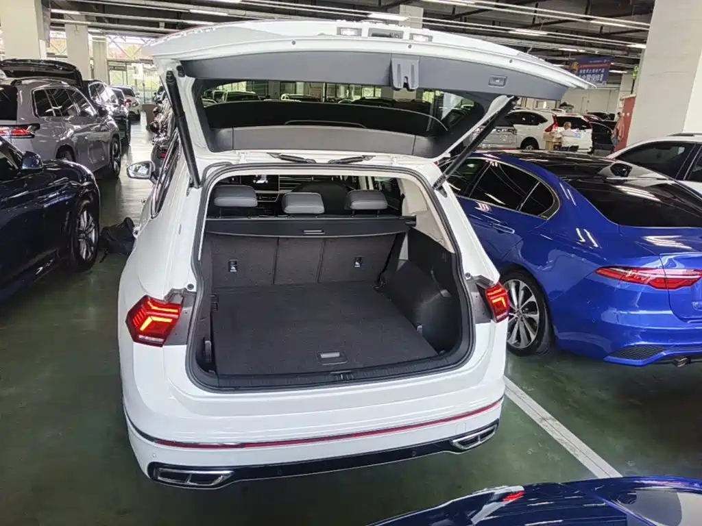 Volkswagen Tiguan L PHEV — миниатюра 19
