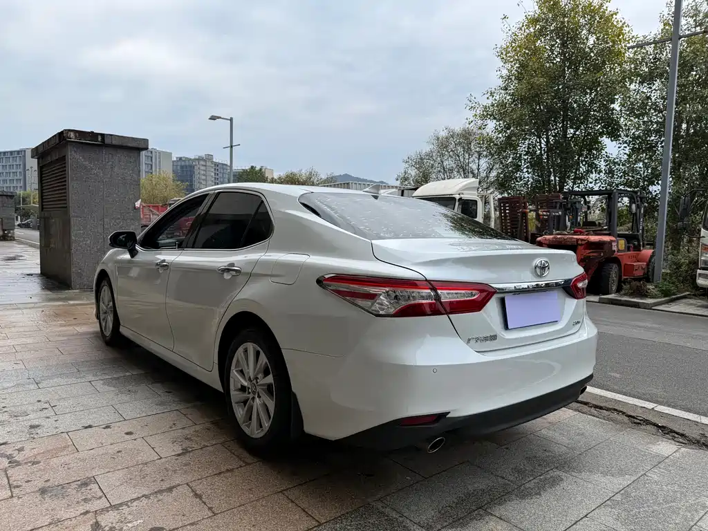 TOYOTA CAMRY
