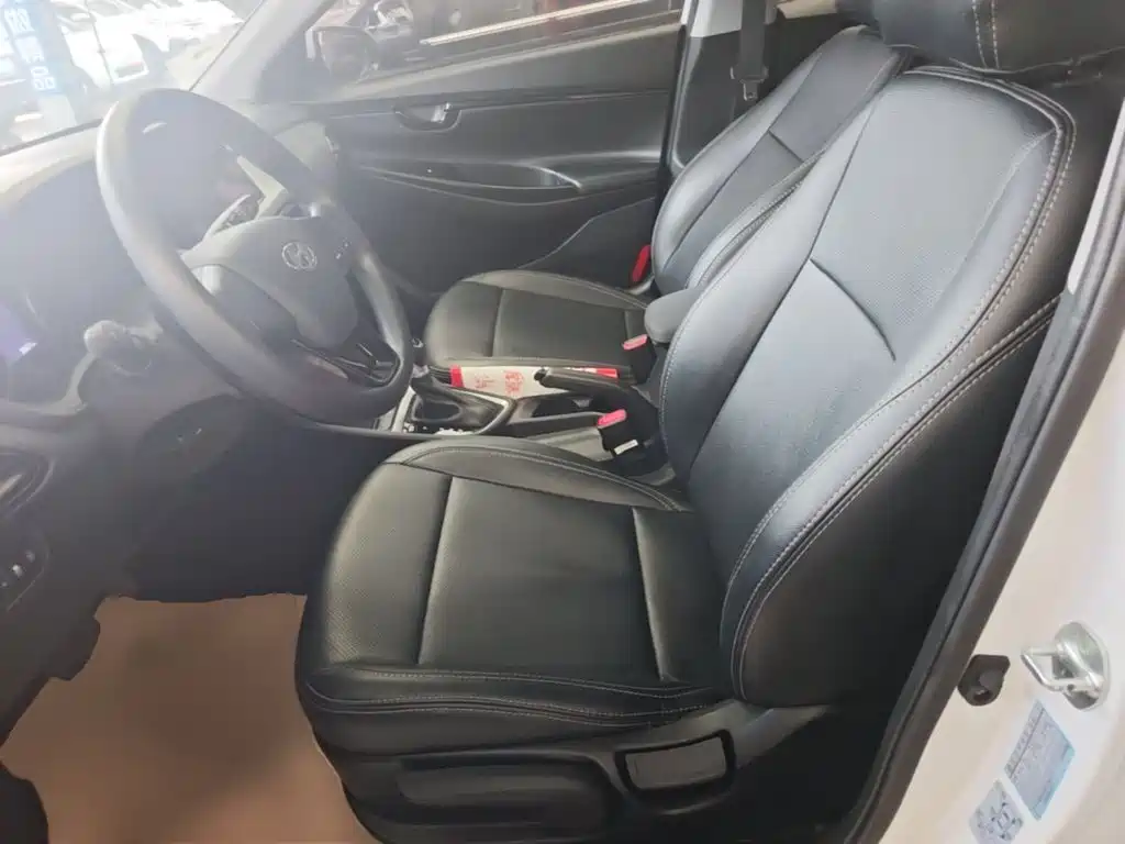 Hyundai Elantra — миниатюра 15