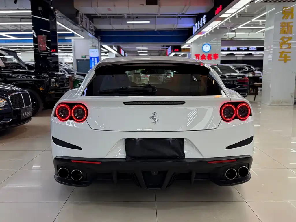 Ferrari GTC4Lusso — миниатюра 3