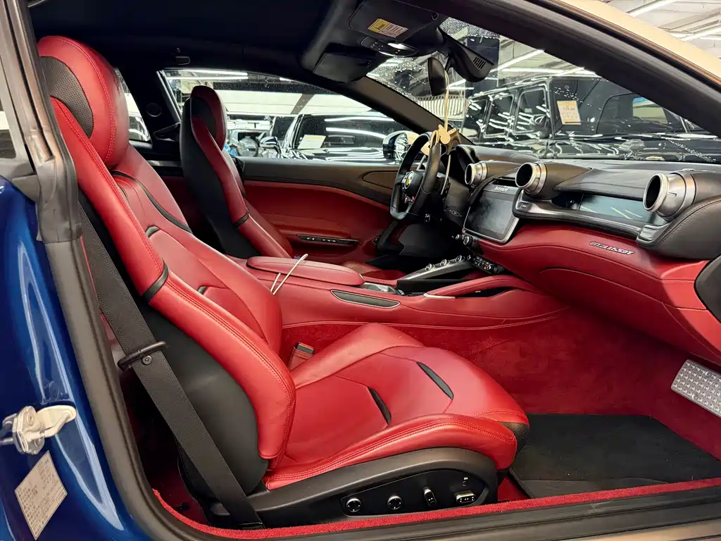 Ferrari GTC4Lusso — миниатюра 15