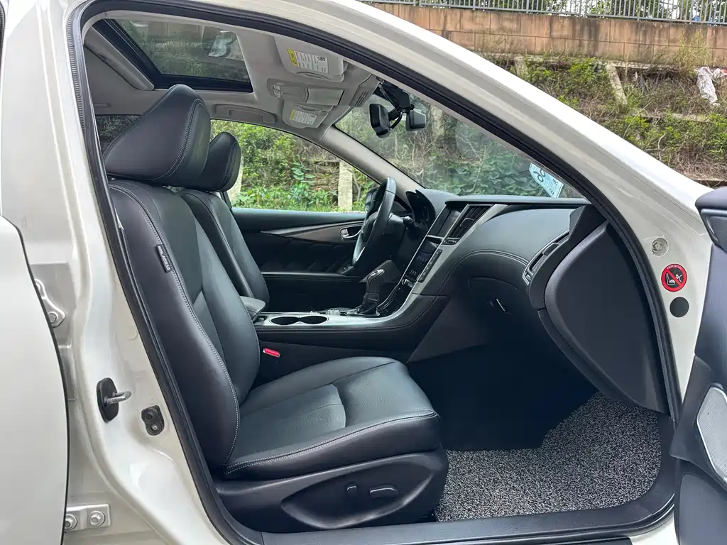 Infiniti Q50L 2018 2.0T V