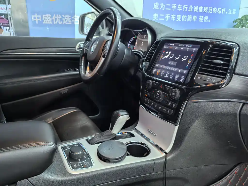 Jeep Grand Cherokee (Import) — миниатюра 6