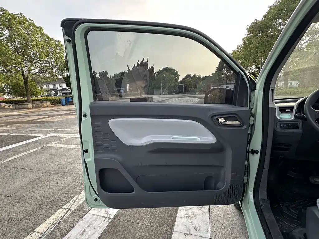 Wuling MINIEV — миниатюра 8
