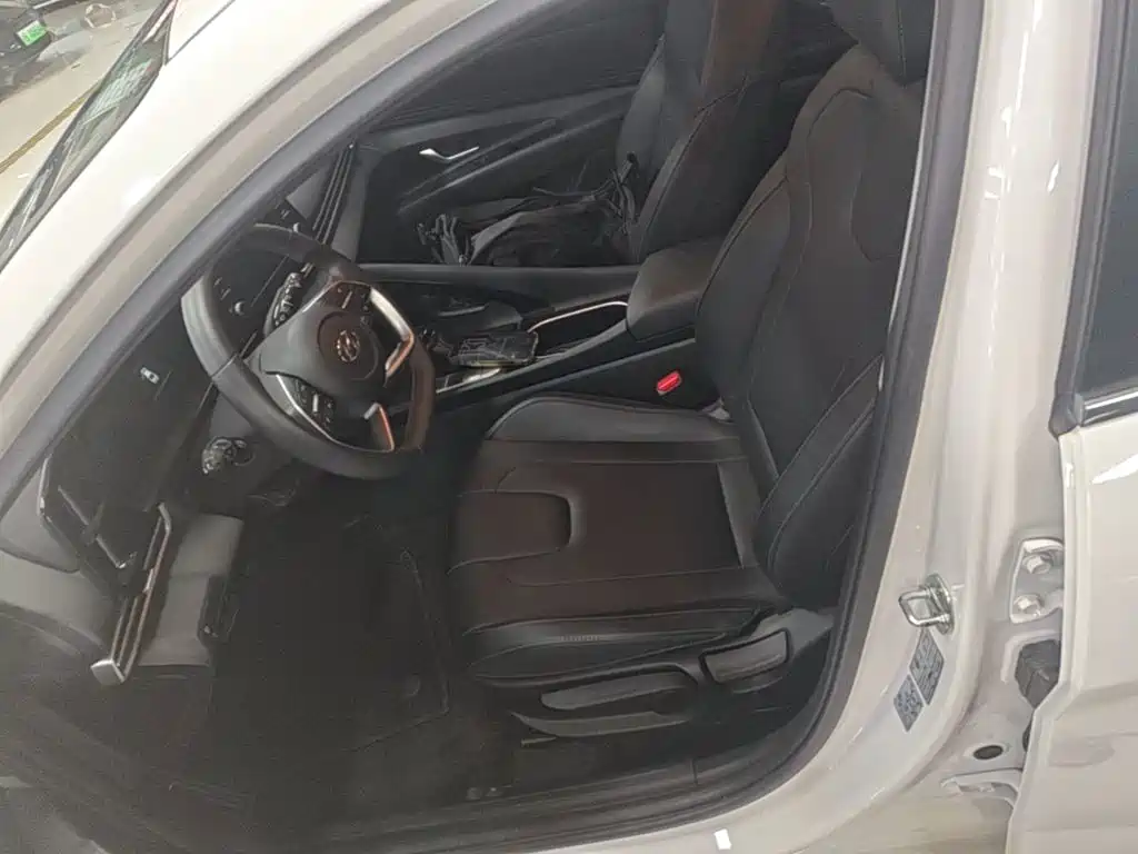Hyundai Elantra — миниатюра 15