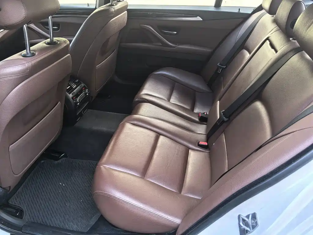 BMW 5 Series — миниатюра 17